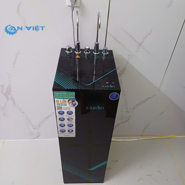 Máy lọc nước nóng lạnh Karofi KAD-M68
